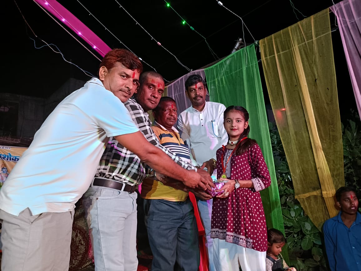 IMG 20241011 WA0055 बीती Raat भव्य देवी जागरण कार्यक्रम का आयोजन Khitouli में स्थित राधा कृष्ण मंदिर Me