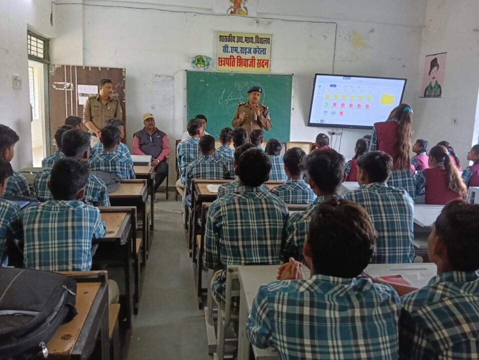 सीएम राइज स्कूल करेला में साइबर अपराध जागरूकता अभियान – छात्र-छात्राओं को दिए गए सुरक्षा के अहम टिप्स 2 1000763267 सीएम राइज स्कूल करेला में साइबर अपराध जागरूकता अभियान – छात्र-छात्राओं को दिए गए सुरक्षा के अहम टिप्स