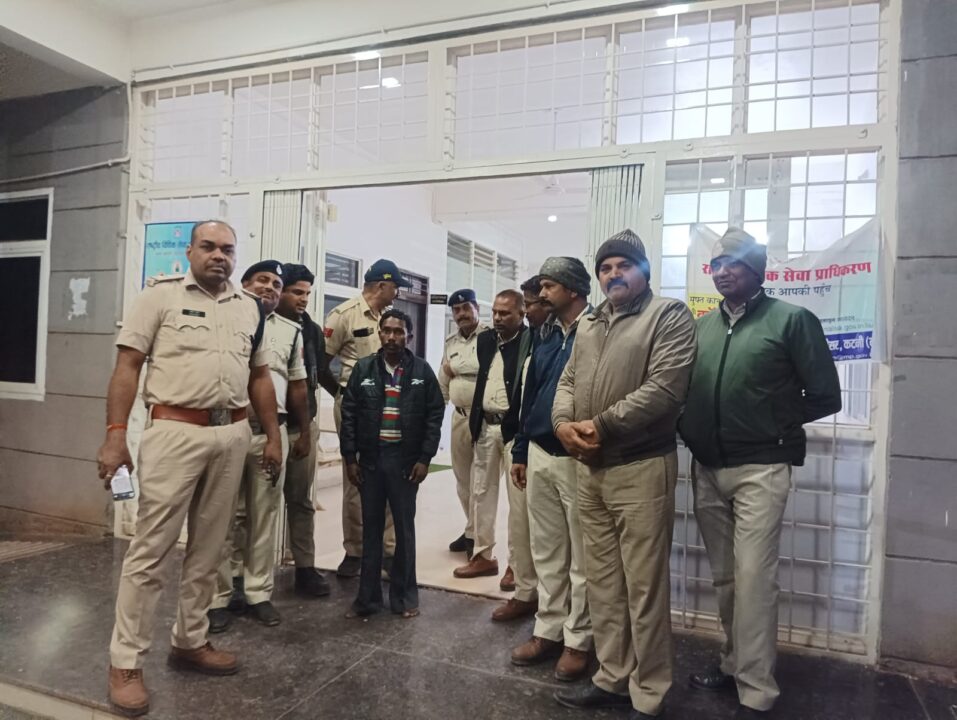 183 बदमाशों पर शिकंजा, 100 से ज्यादा वारंट तामील 1 WhatsApp Image 2025 03 09 at 8.52.28 PM 183 बदमाशों पर शिकंजा, 100 से ज्यादा वारंट तामील