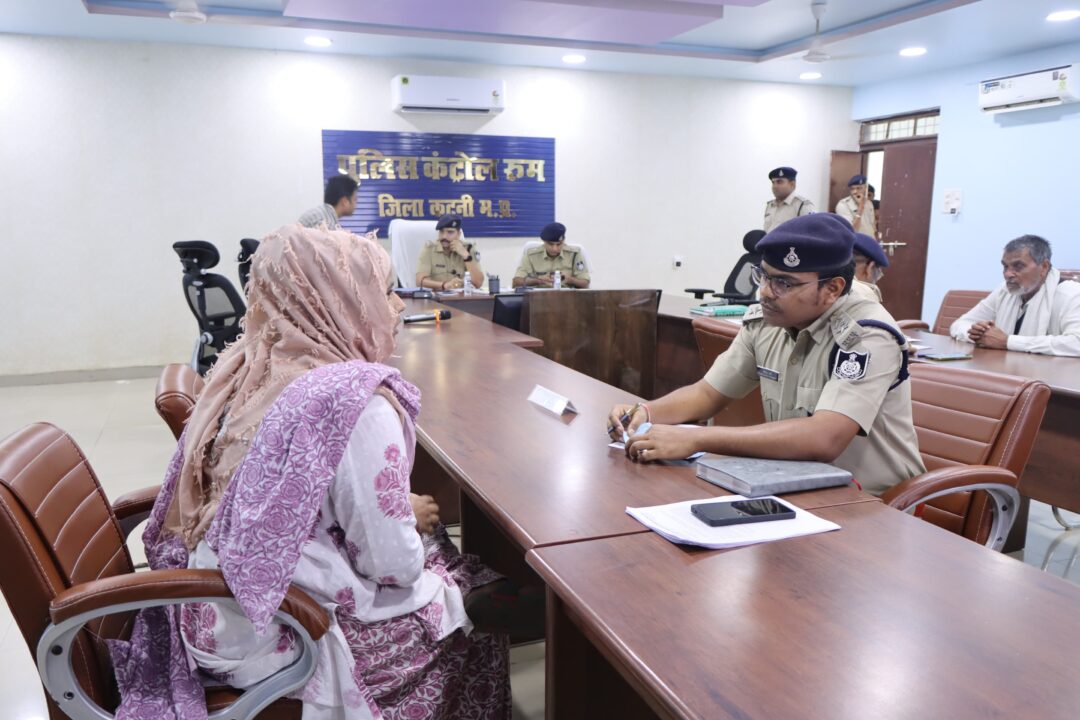 *जनसुनवाई में प्राप्त शिकायतों के निराकरण एवं पूर्व शिकायतों की समीक्षा* 6 1000569187 2 *जनसुनवाई में प्राप्त शिकायतों के निराकरण एवं पूर्व शिकायतों की समीक्षा*