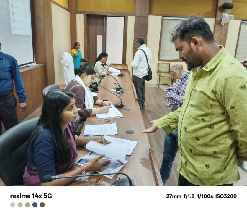 जनसुनवाई में अधिकारियों ने सुनीं 104 आवेदकों की समस्याएं, दिए निराकरण के निर्देश 2 1000588681 जनसुनवाई में अधिकारियों ने सुनीं 104 आवेदकों की समस्याएं, दिए निराकरण के निर्देश