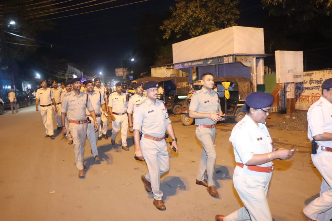 कटनी पुलिस का फ्लैग मार्च : आगामी पर्वों को लेकर सुरक्षा के कड़े इंतज़ाम, ड्रोन से की जा रही निगरानी* 2 1000612266 कटनी पुलिस का फ्लैग मार्च : आगामी पर्वों को लेकर सुरक्षा के कड़े इंतज़ाम, ड्रोन से की जा रही निगरानी*