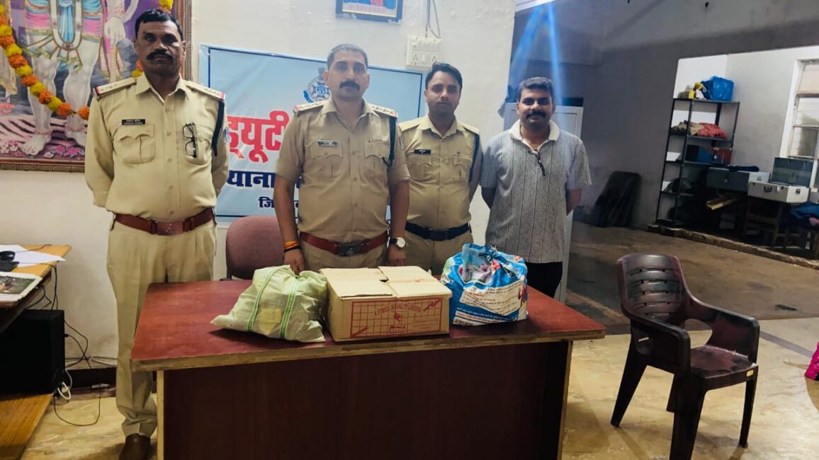 जनहित में चलाया गया "ऑपरेशन शिकंजा 3.0" – अवैध पैकारियों पर जिला पुलिस की बड़ी कार्रवाई* 17 जनहित में चलाया गया “ऑपरेशन शिकंजा 3.0” – अवैध पैकारियों पर जिला पुलिस की बड़ी कार्रवाई*