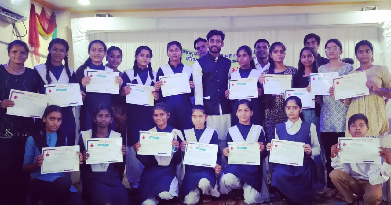 1000648303 1 विजयराघवगढ़ विधानसभा क्षेत्र में मेधावी छात्रों को मिला सम्मान, लैपटॉप व टैब से किया गया पुरस्कृत