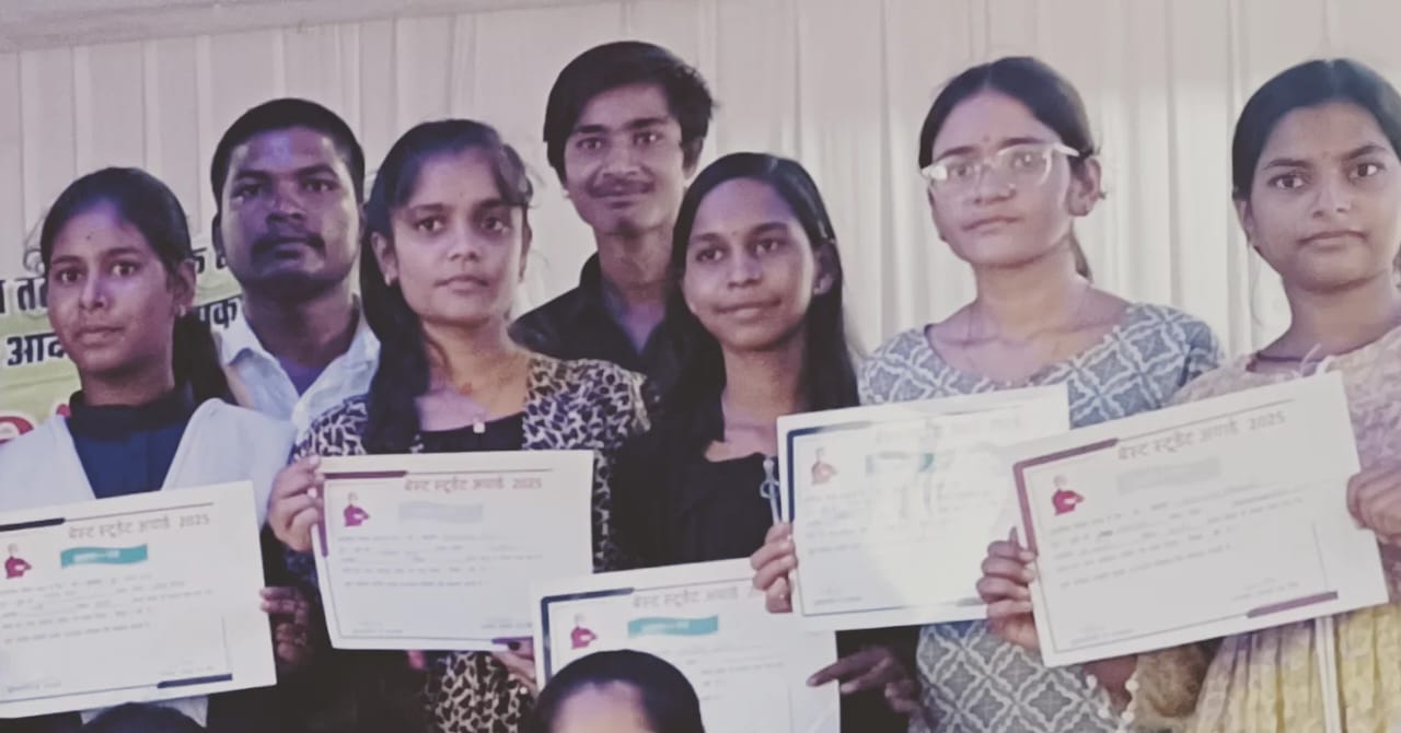 1000648312 विजयराघवगढ़ विधानसभा क्षेत्र में मेधावी छात्रों को मिला सम्मान, लैपटॉप व टैब से किया गया पुरस्कृत