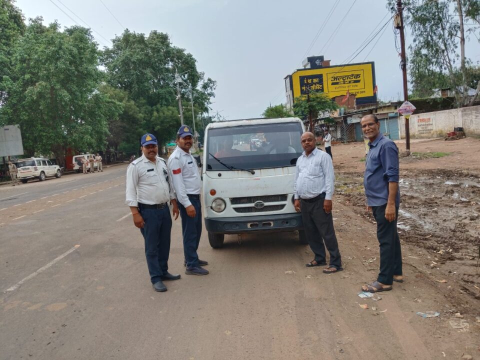 1000673215 1 स्कूली वाहनों की चेकिंग अभियान – यातायात नियमों का उल्लंघन करने वाले 10 वाहन चालकों के विरुद्ध कार्रवाई*
