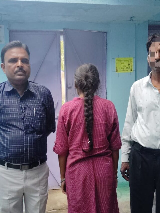 "बरही पुलिस ने की खोज – डोंगरगढ़ से दस्तयाब की गई नाबालिक, परिवार को लौटी मुस्कान" 1 muskan edited "बरही पुलिस ने की खोज – डोंगरगढ़ से दस्तयाब की गई नाबालिक, परिवार को लौटी मुस्कान"