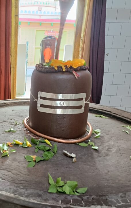 1000683173 e1754316049989 भोलेनाथ की भक्ति में लीन कांवरिए: कोनिया मंदिर से जल लेकर विजयनाथधाम बरही पहुंचे हजारों शिवभक्त
