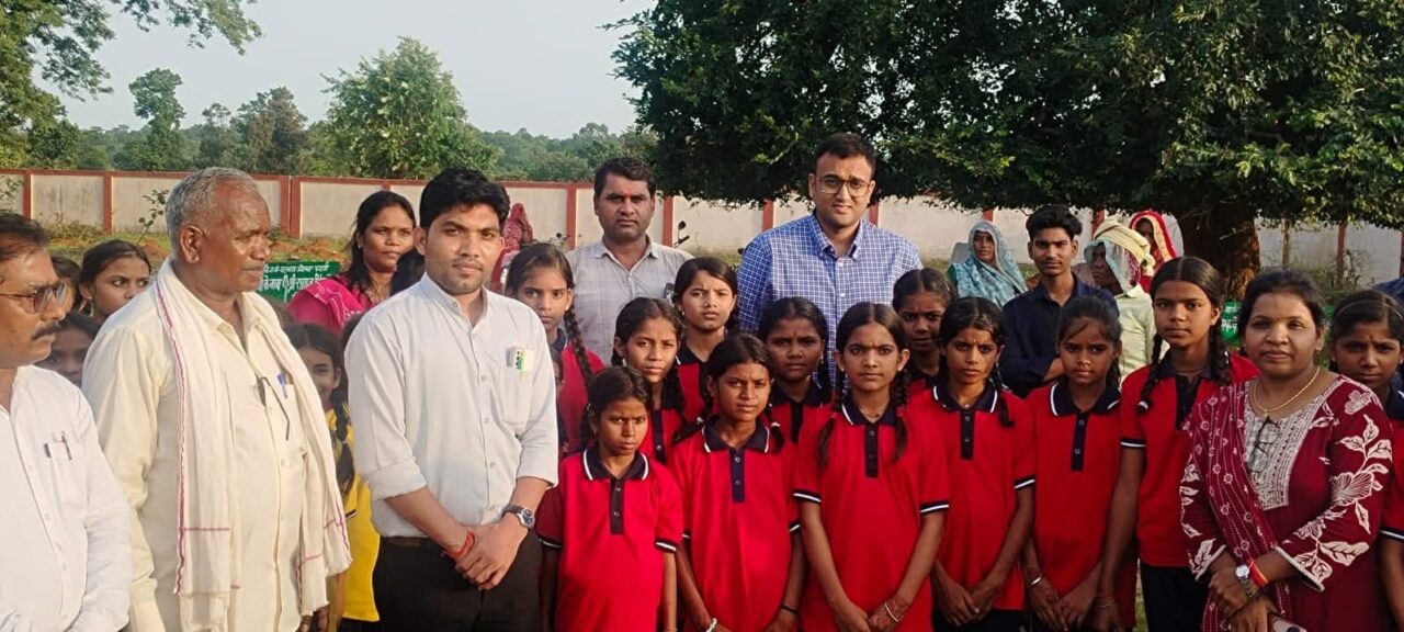 1000727702 एक पेड़ मां के नाम अभियान के तहत जिला पंचायत सीईओ श्री गेमावत ने किया पौधारोपण