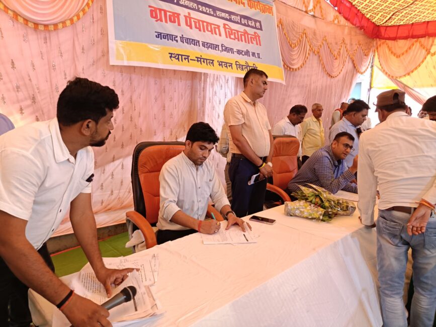 खितौली में आयोजित जनसंवाद में सुनीं गई 125 ग्रामीणों की समस्याएं 5 खितौली में आयोजित जनसंवाद में सुनीं गई 125 ग्रामीणों की समस्याएं