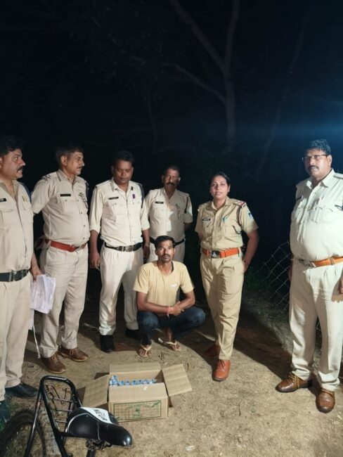 1000837797 “ऑपरेशन शिकंजा” के तहत– अवैध शराब पैकरियों के विरुद्ध कार्रवाई – ₹1.80 लाख की अंग्रेजी-देसी शराब बरामद”