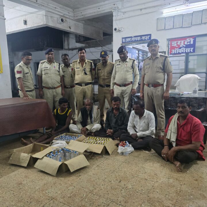 “ऑपरेशन शिकंजा” के तहत– अवैध शराब पैकरियों के विरुद्ध कार्रवाई – ₹1.80 लाख की अंग्रेजी-देसी शराब बरामद” 1 1000837802 “ऑपरेशन शिकंजा” के तहत– अवैध शराब पैकरियों के विरुद्ध कार्रवाई – ₹1.80 लाख की अंग्रेजी-देसी शराब बरामद”