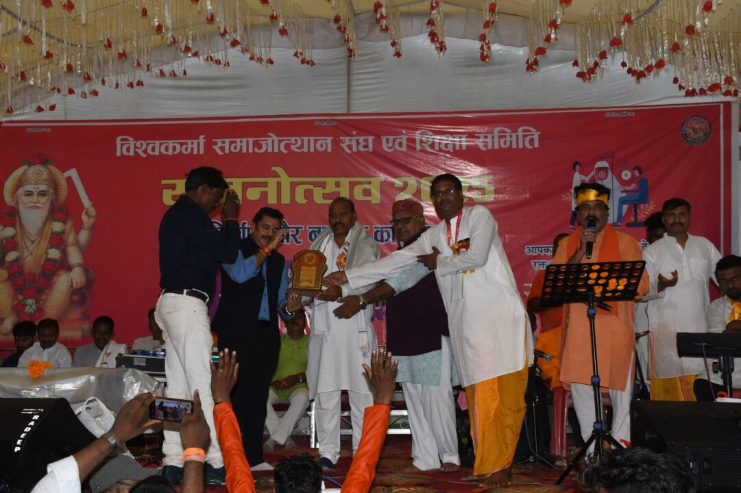 बरही में उमड़ा जनसैलाब: विश्वकर्मा समाज की ऐतिहासिक शोभायात्रा और भव्य सांस्कृतिक कार्यक्रम ने रचा नया इतिहास 3 IMG 20250918 WA0409 बरही में उमड़ा जनसैलाब: विश्वकर्मा समाज की ऐतिहासिक शोभायात्रा और भव्य सांस्कृतिक कार्यक्रम ने रचा नया इतिहास