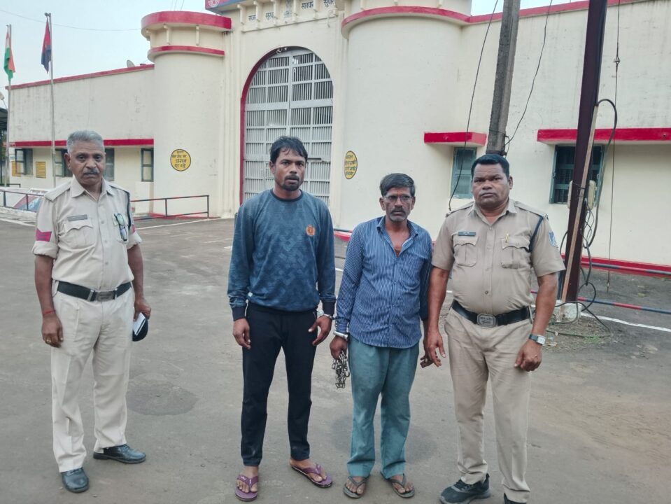 बरही पुलिस ने मारपीट कर डंडे से आत्मघाती हमला करने वाले गंभीर धाराओं के आरोपियों को 24घंटे के अंदर गिरफ्तार कर भेजा जेल। 1 1000941893 बरही पुलिस ने मारपीट कर डंडे से आत्मघाती हमला करने वाले गंभीर धाराओं के आरोपियों को 24घंटे के अंदर गिरफ्तार कर भेजा जेल।