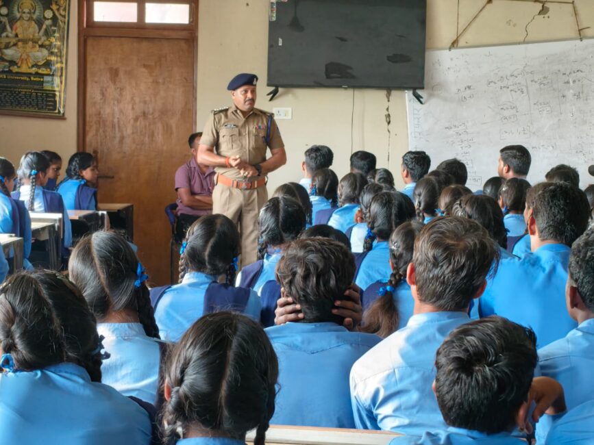 1000997209 साइबर ठगों से रहें सावधान - ढीमरखेड़ा पुलिस*