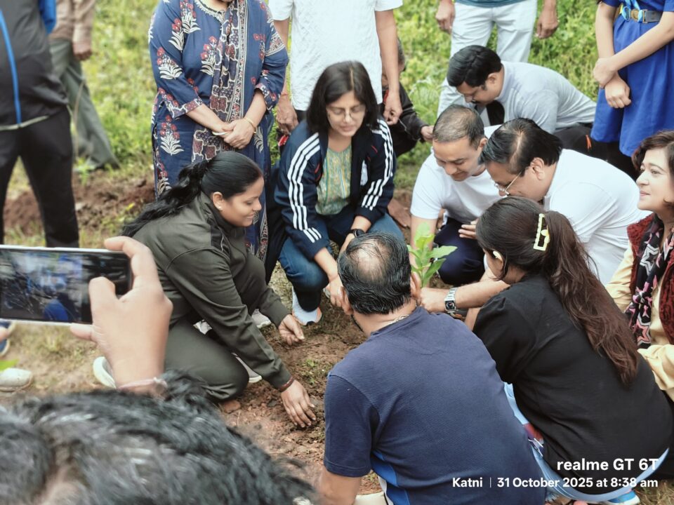 1001008527 1 राष्ट्रीय एकता दिवस पर सरदार वल्लभभाई पटेल जी की 150वीं जयंती के अवसर पर पुलिस अधीक्षक कार्यालय परिसर में किया गया वृक्षारोपण कार्यक्रम