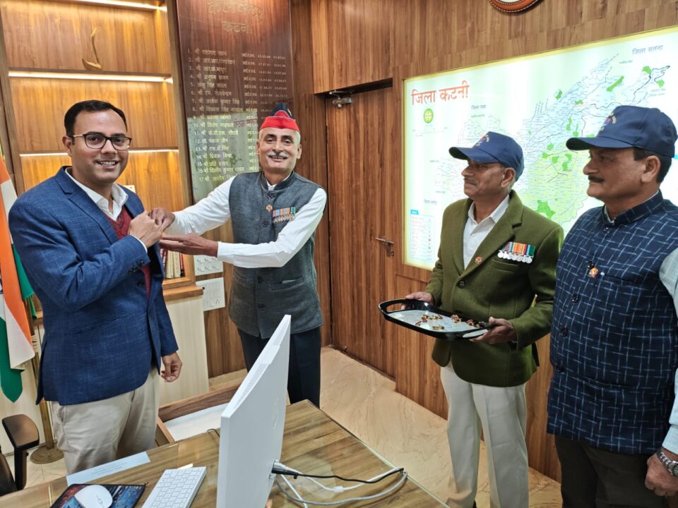 कलेक्टर ने जवानों के साहस और बलिदान को किया नमन 2 1001182029 कलेक्टर ने जवानों के साहस और बलिदान को किया नमन