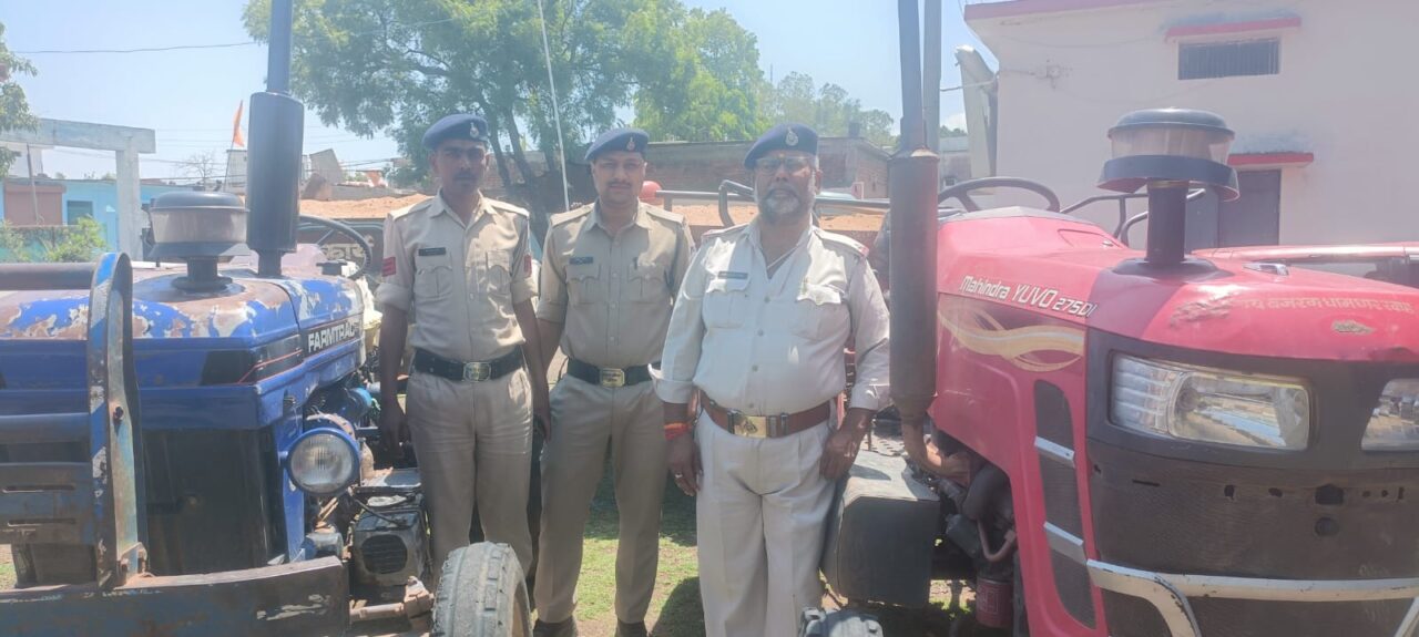 1001609321 चौकी खितौली थाना बरही पुलिस द्वारा अवैध रेत परिवहन करते हुए दो ट्रैक्टर-ट्राली जप्त