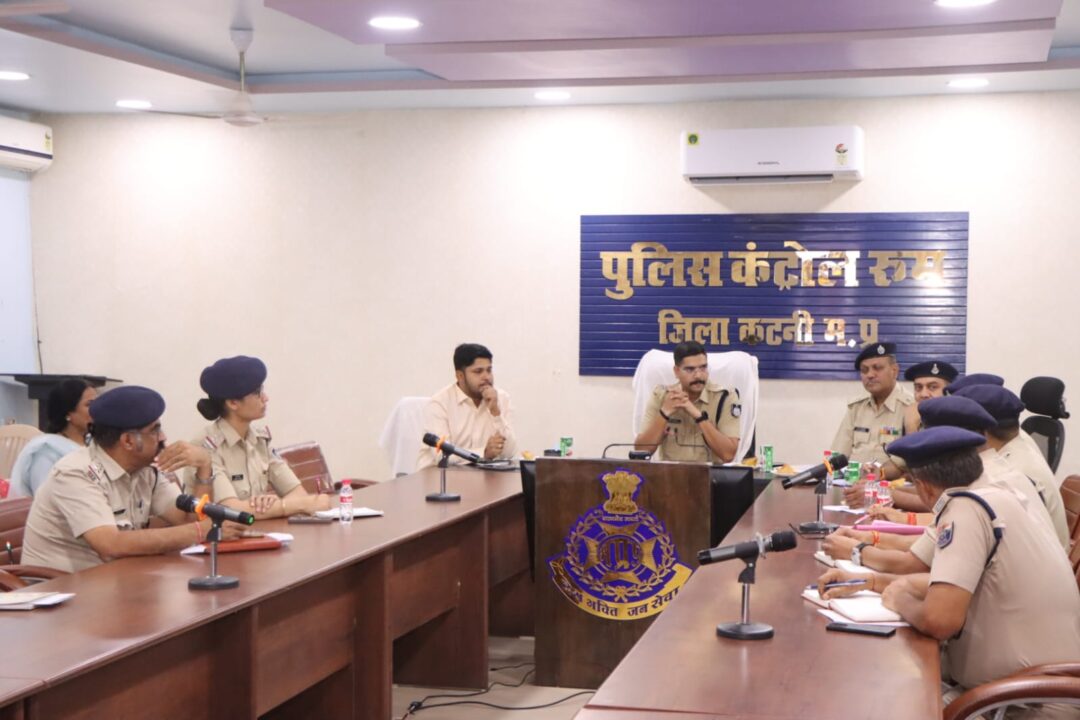 1001616962 रेल यात्रियों पर घटित अपराधों पर अंकुश लगाने पुलिस अधीक्षक कटनी श्री अभिनय विश्वकर्मा की अगुवाई में GRP पुलिस कटनी एवं RPF पुलिस