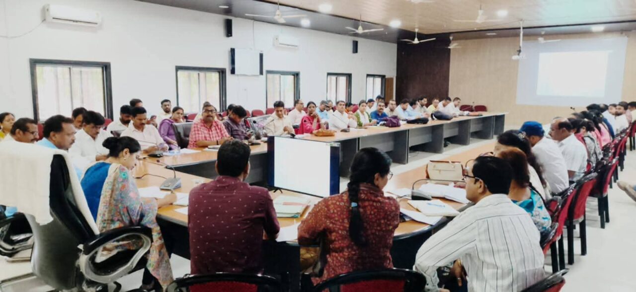 1001629414 आधी-अधूरी, अपूर्ण जल जीवन मिशन की नल जल योजनाओं परियोजनाओं के हस्तांतरण पर होगी सख्त कार्यवाही - जिला पंचायत सीईओ