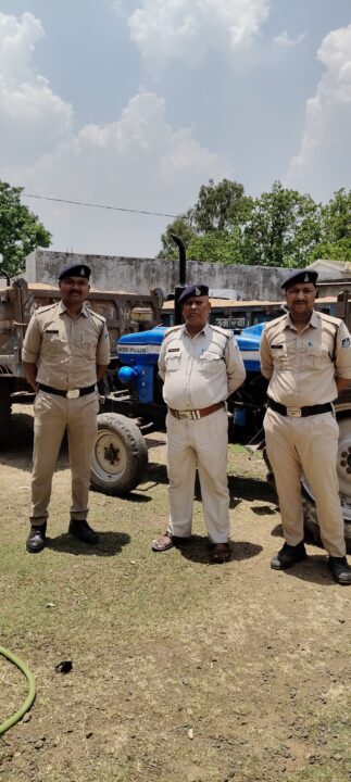 1001640332 चौकी खितौली थाना बरही पुलिस द्वारा अवैध रेत परिवहन करते हुए चार ट्रैक्टर-ट्राली जप्त