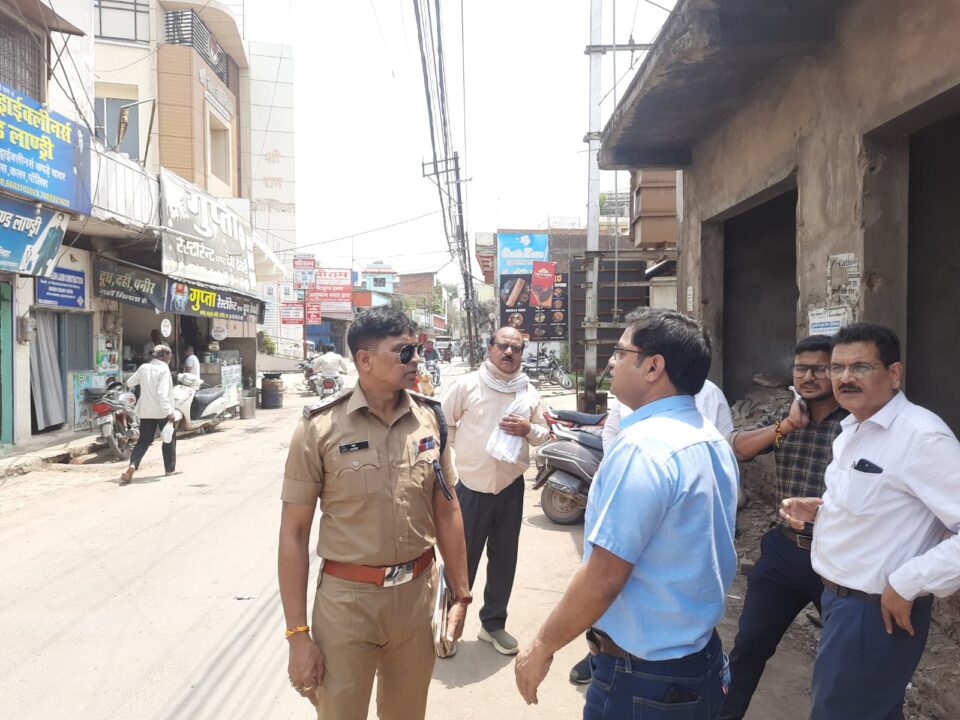 1001653862 नवागत यातायात प्रभारी ने नगर निगम टीम के साथ किया शहर का संयुक्त भ्रमण; सुगम एवं सुव्यवस्थित यातायात हेतु तैयार की गई विशेष कार्ययोजना