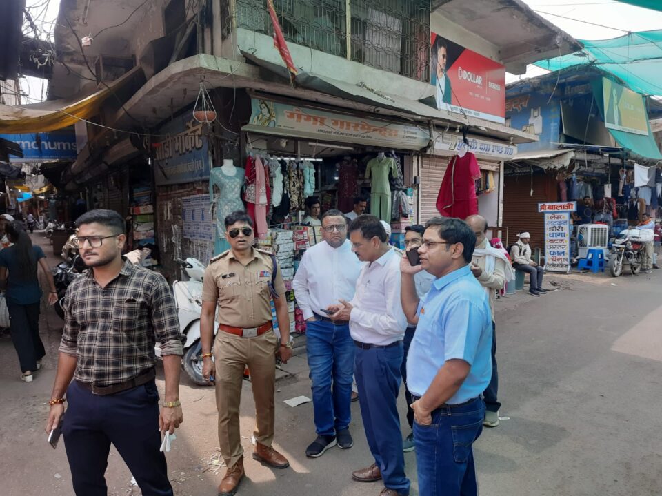 1001653865 नवागत यातायात प्रभारी ने नगर निगम टीम के साथ किया शहर का संयुक्त भ्रमण; सुगम एवं सुव्यवस्थित यातायात हेतु तैयार की गई विशेष कार्ययोजना