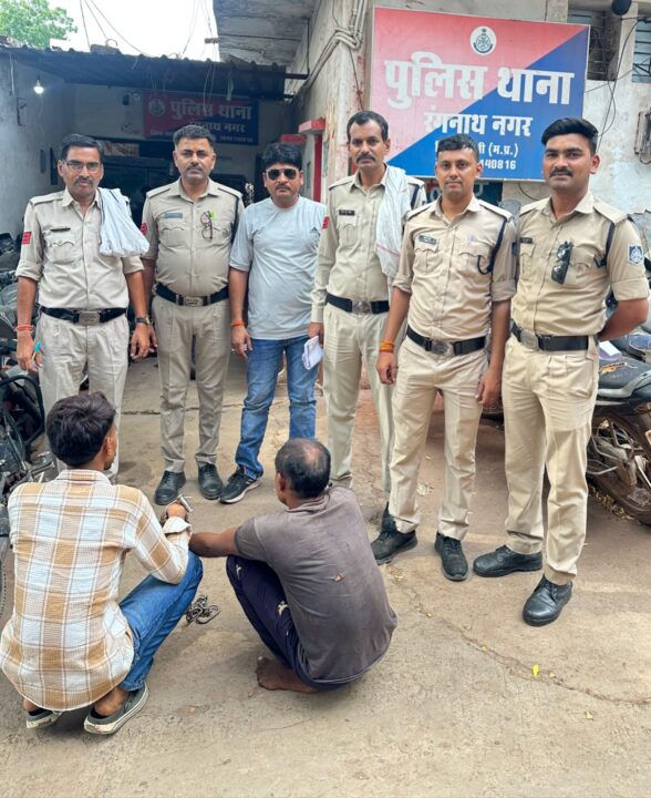 थाना रंगनाथ नगर क्षेत्र में चाकू मारकर कर हत्या करने वाले आरोपियों को पुलिस ने किया गिरफ्तार 1 1001775546 थाना रंगनाथ नगर क्षेत्र में चाकू मारकर कर हत्या करने वाले आरोपियों को पुलिस ने किया गिरफ्तार
