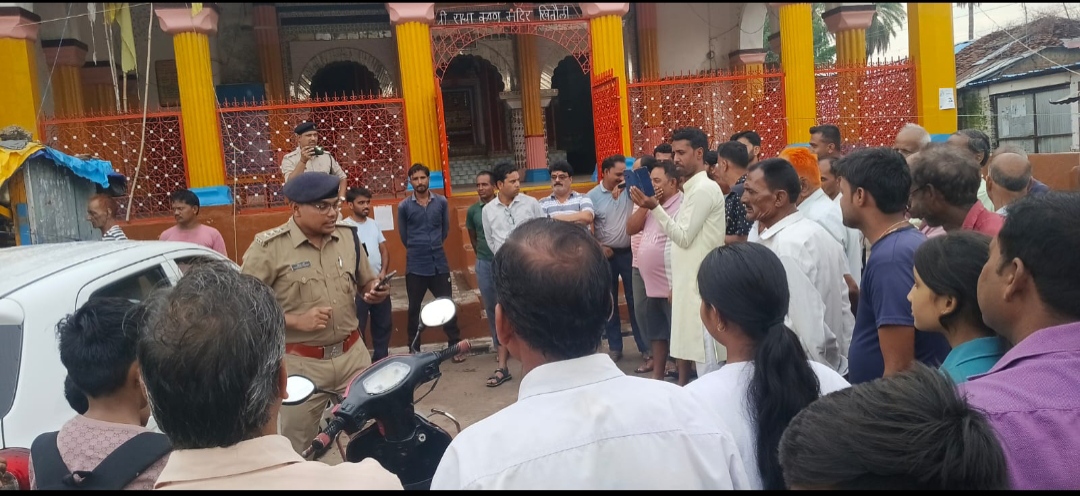 1001791181 1 खितौली में पुलिस ने किया जनसंवाद, सेफ क्लिक 2.0 अभियान के तहत साइबर अपराधों से बचाव की दी जानकारी