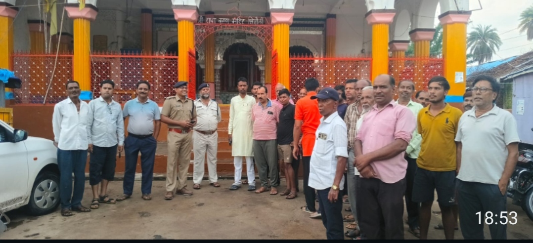 1001791182 खितौली में पुलिस ने किया जनसंवाद, सेफ क्लिक 2.0 अभियान के तहत साइबर अपराधों से बचाव की दी जानकारी