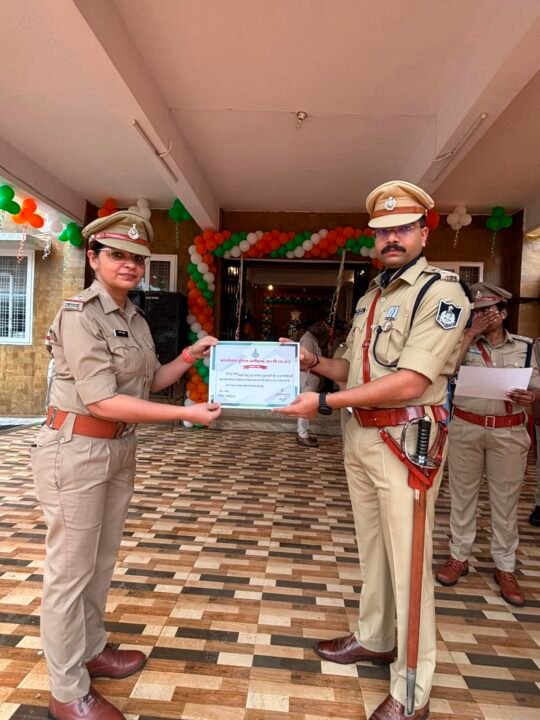 img 20260816 wa00108542859732501372942 80वें स्वतंत्रता दिवस पर कटनी पुलिस अधीक्षक कार्यालय में शान से लहराया तिरंगा, उत्कृष्ट कार्य करने वाले पुलिसकर्मी सम्मानित
