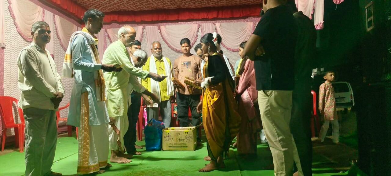 IMG 20261017 WA0069 खितौली में देवी जागरण एवं गरबा कार्यक्रम में बच्चों ने बिखेरा प्रतिभा का रंग