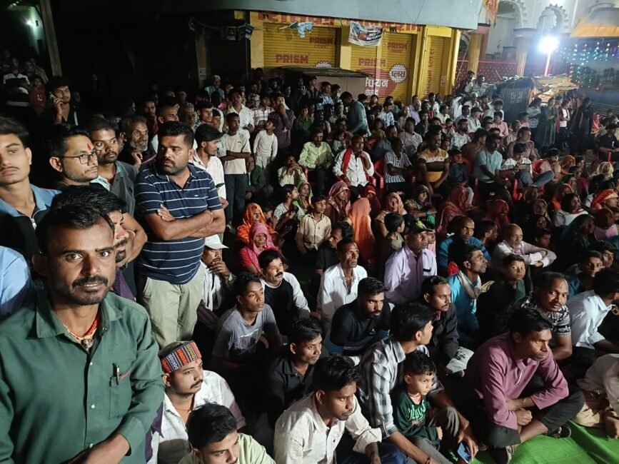 खितौली में देवी जागरण एवं गरबा कार्यक्रम में बच्चों ने बिखेरा प्रतिभा का रंग