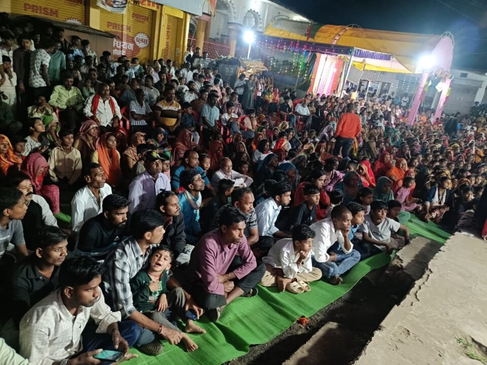 IMG20261016212423 खितौली में देवी जागरण एवं गरबा कार्यक्रम में बच्चों ने बिखेरा प्रतिभा का रंग
