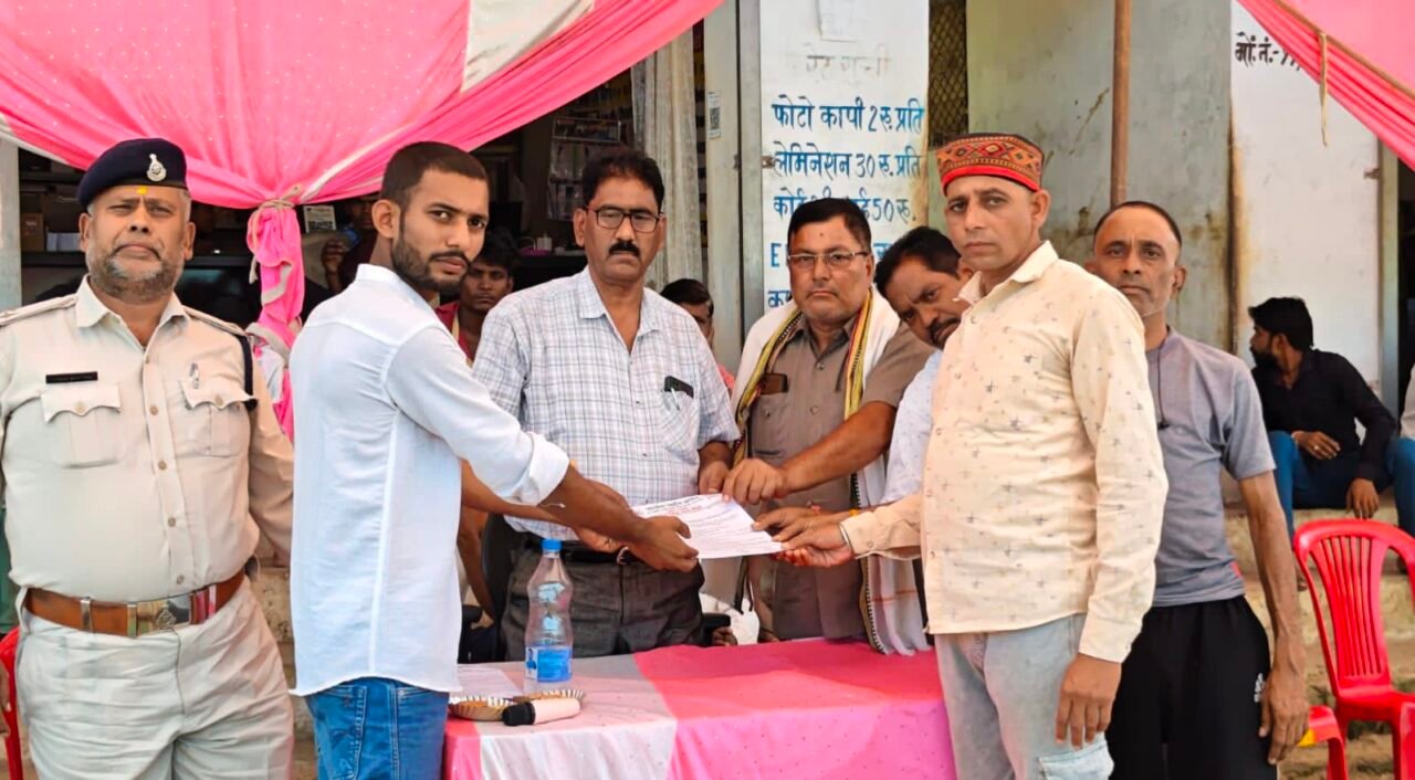 सलैया सिहोरा में मूलभूत सुविधाओं को लेकर ग्रामीणों की आवाज बुलंद, मुख्यमंत्री के नाम सौंपा ज्ञापन 1 IMG 20261004 223947 सलैया सिहोरा में मूलभूत सुविधाओं को लेकर ग्रामीणों की आवाज बुलंद, मुख्यमंत्री के नाम सौंपा ज्ञापन