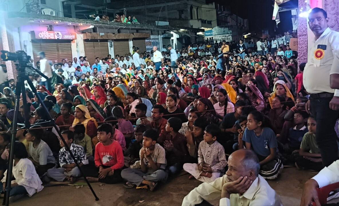 IMG 20261018 232900 खितौली में अशोक चौक दुर्गा उत्सव समिति का भव्य देवी जागरण,