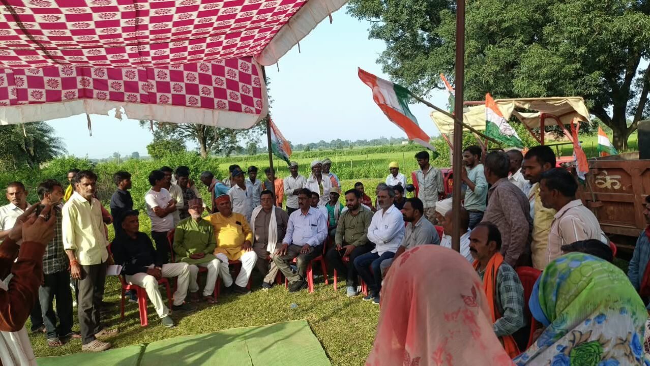 img 20261001 wa00255334016476595104613 अन्नदाता की अनदेखी पर फूटा आक्रोश: बिजली, कीट प्रकोप और ₹3100 धान खरीदी को लेकर सड़कों पर उतरे किसान और कांग्रेस कार्यकर्ता